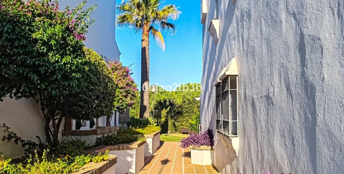 Продажа апартаментов на первом этаже в Nagüeles 44