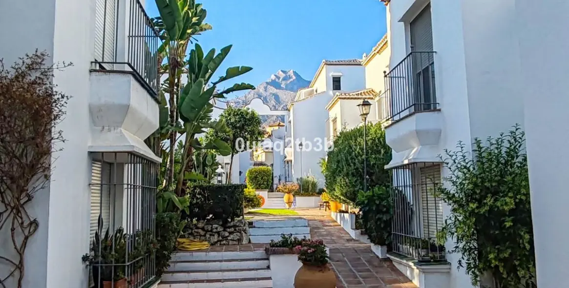 Продажа апартаментов на первом этаже в Nagüeles 45