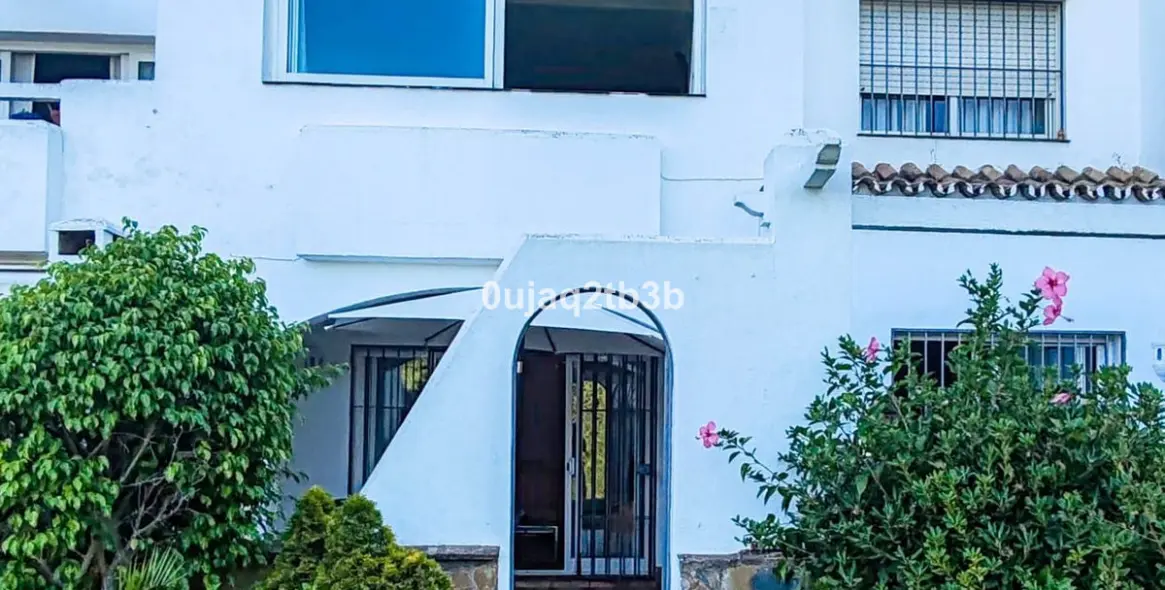 Продажа апартаментов на первом этаже в Nagüeles 54