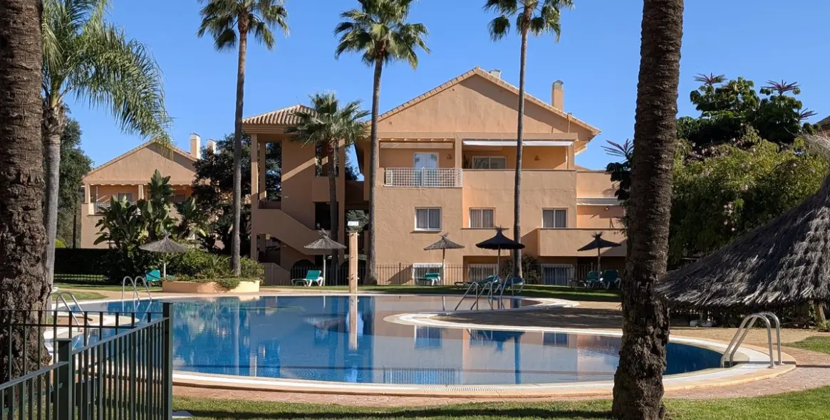 Venta de apartamento en planta media en Elviria 3