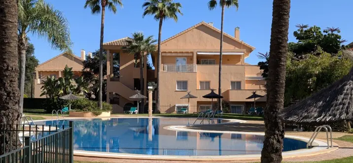 Продажа апартаментов на среднем этаже в Elviria 2