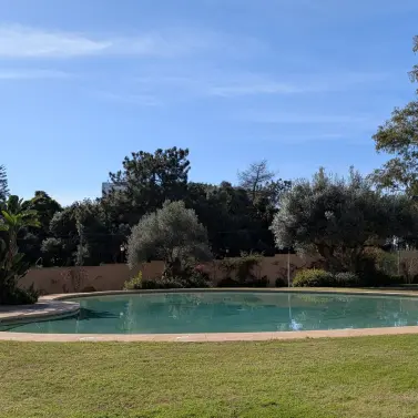 Продажа апартаментов на среднем этаже в Elviria