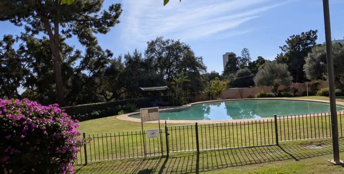 Venta de apartamento en planta media en Elviria 6