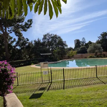 Продажа апартаментов на среднем этаже в Elviria