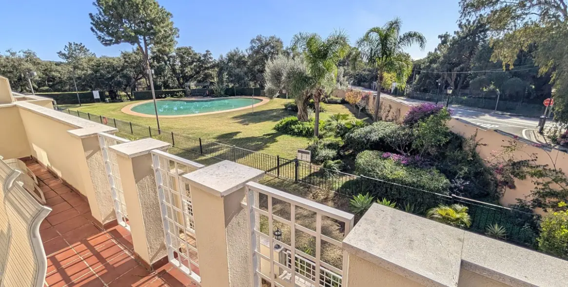 Venta de apartamento en planta media en Elviria 8