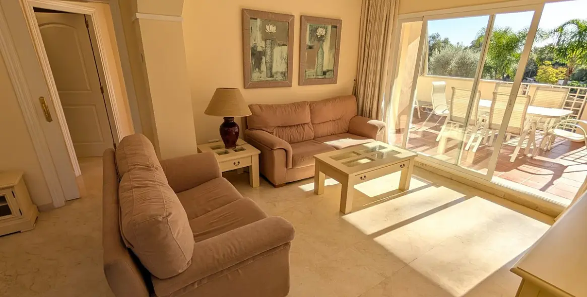 Venta de apartamento en planta media en Elviria 11