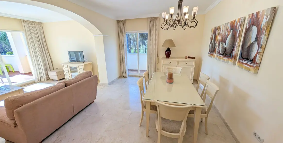 Venta de apartamento en planta media en Elviria 12