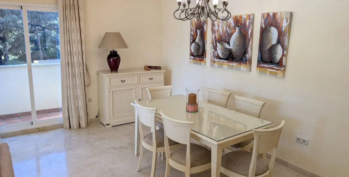 Venta de apartamento en planta media en Elviria 13