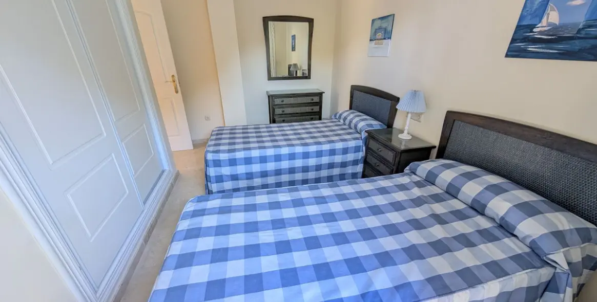 Venta de apartamento en planta media en Elviria 20