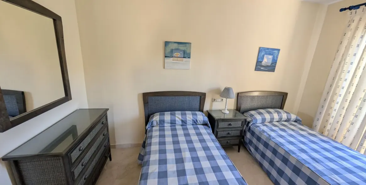 Venta de apartamento en planta media en Elviria 21