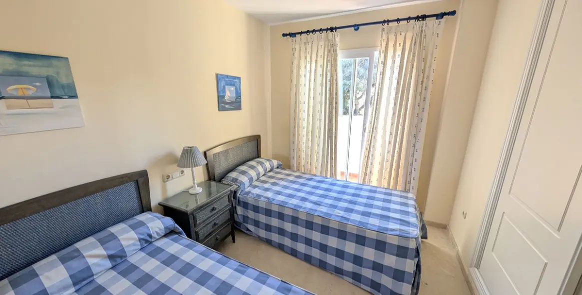 Venta de apartamento en planta media en Elviria 22