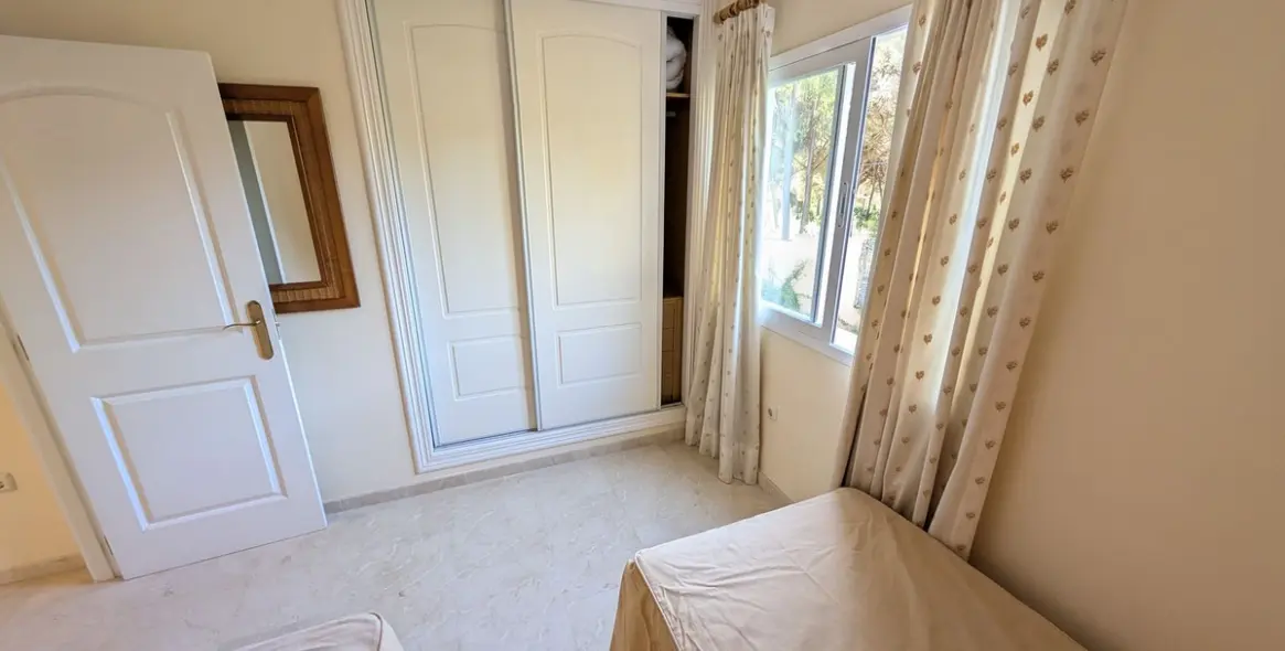 Venta de apartamento en planta media en Elviria 24