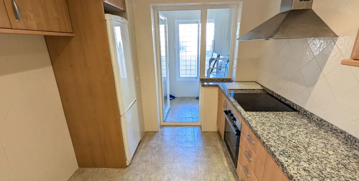 Venta de apartamento en planta media en Elviria 27