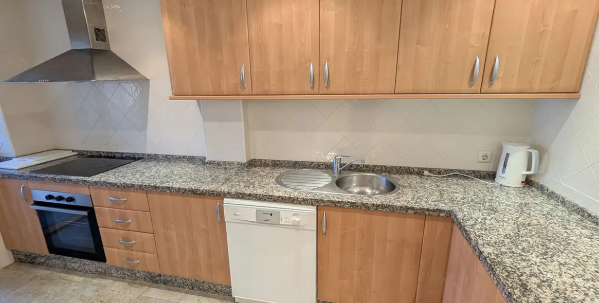 Venta de apartamento en planta media en Elviria 28