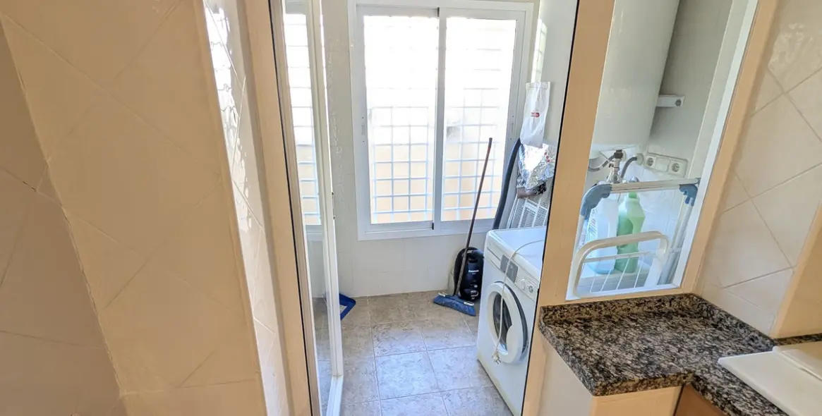 Venta de apartamento en planta media en Elviria 29