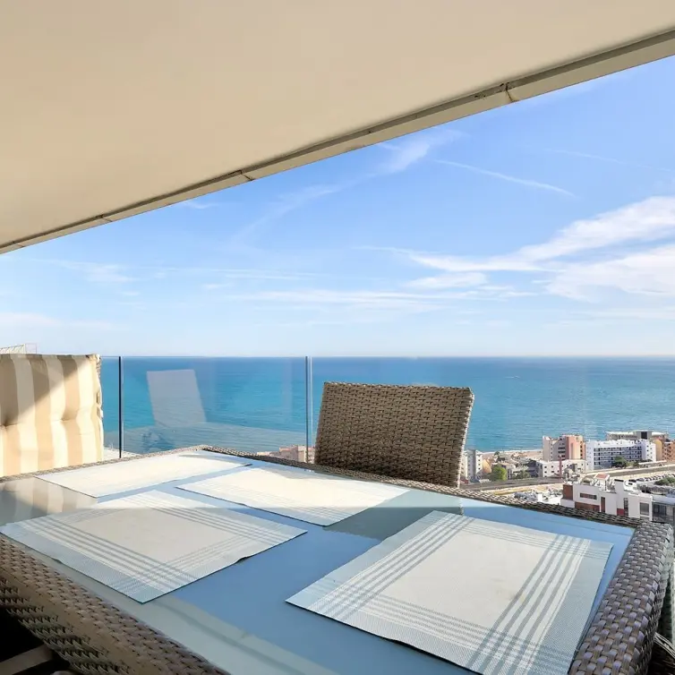 Sale of middle floor apartment in Fuengirola
