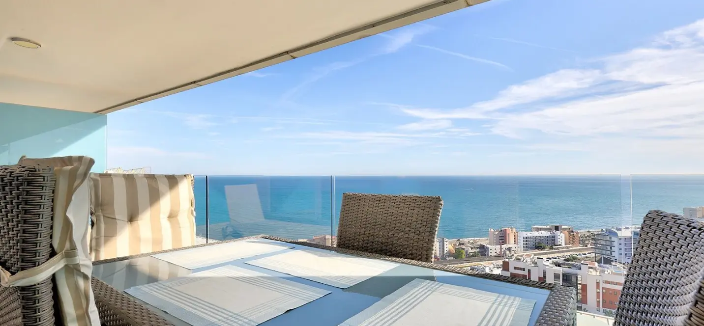 Sale of middle floor apartment in Fuengirola 0