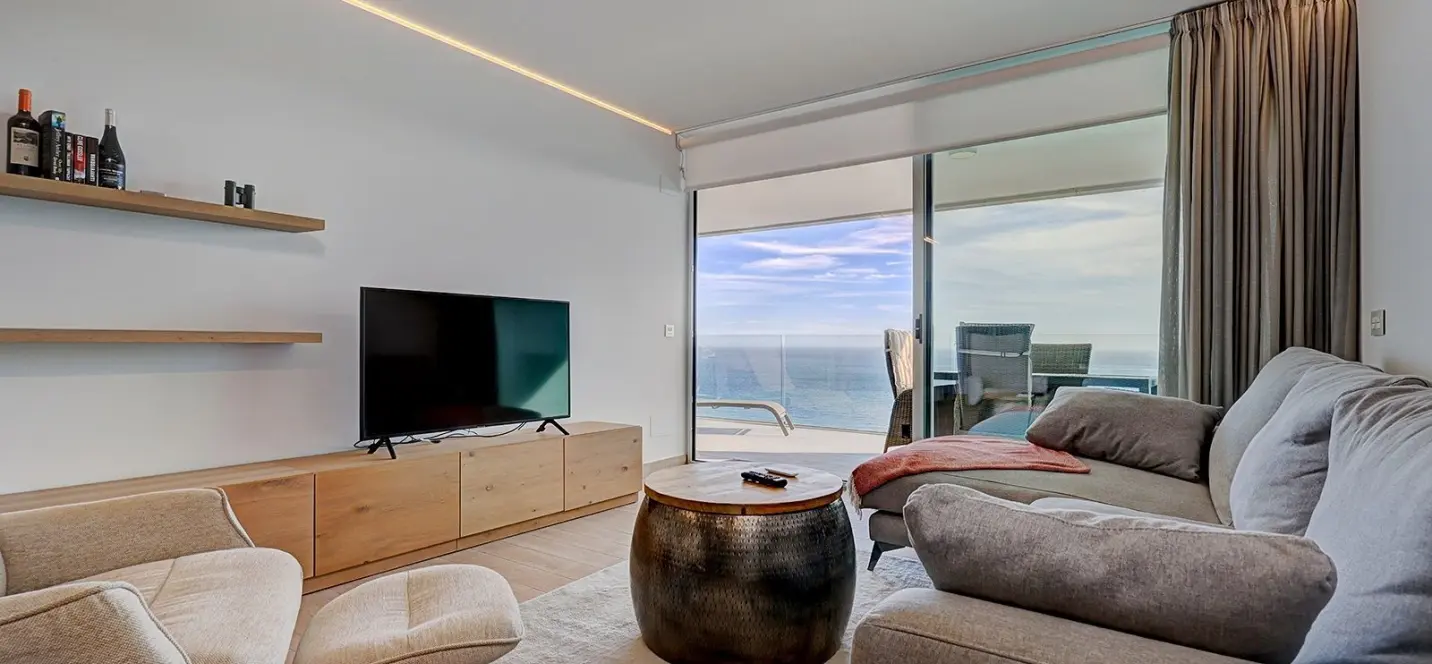 Sale of middle floor apartment in Fuengirola 1