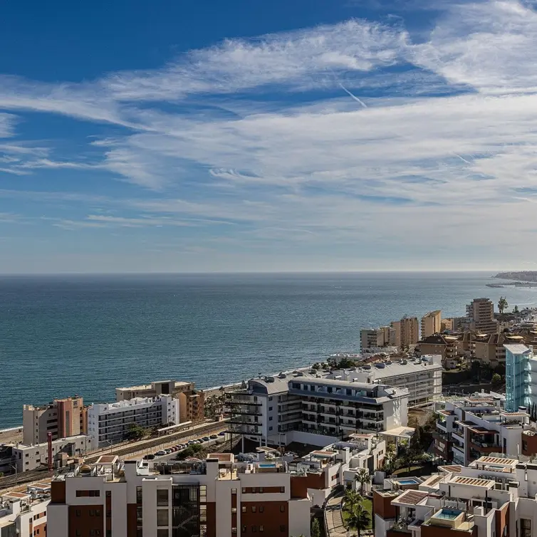 Sale of middle floor apartment in Fuengirola