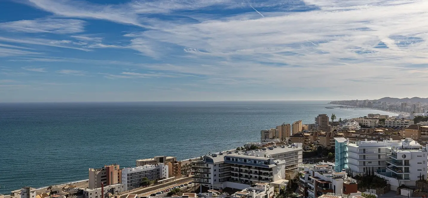 Sale of middle floor apartment in Fuengirola 3