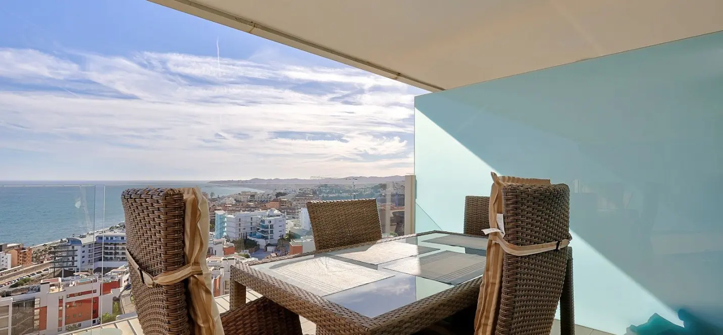 Sale of middle floor apartment in Fuengirola 4