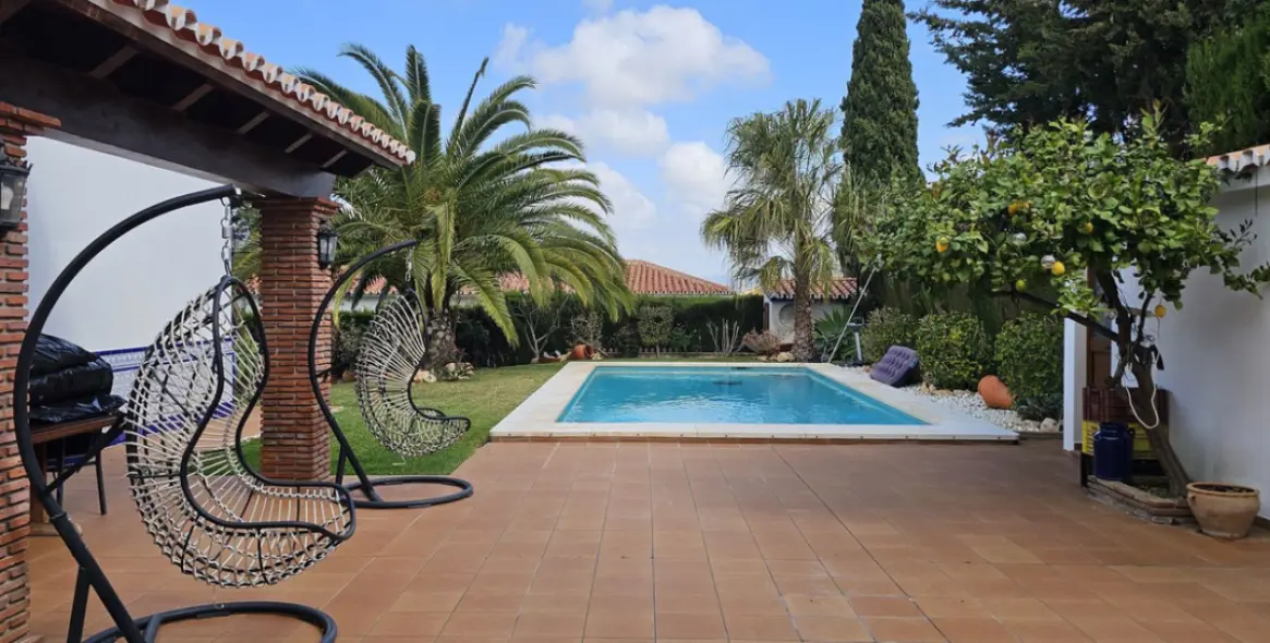Sale of detached villa in Alhaurín de la Torre 1