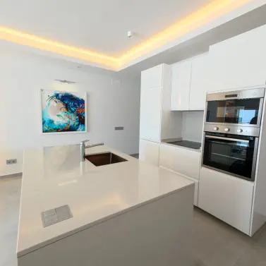 Sale of middle floor apartment in Puerto Banús