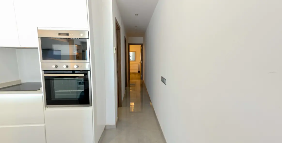 Venta de apartamento en planta media en Puerto Banús 7