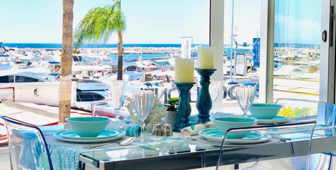 Venta de apartamento en planta media en Puerto Banús 8