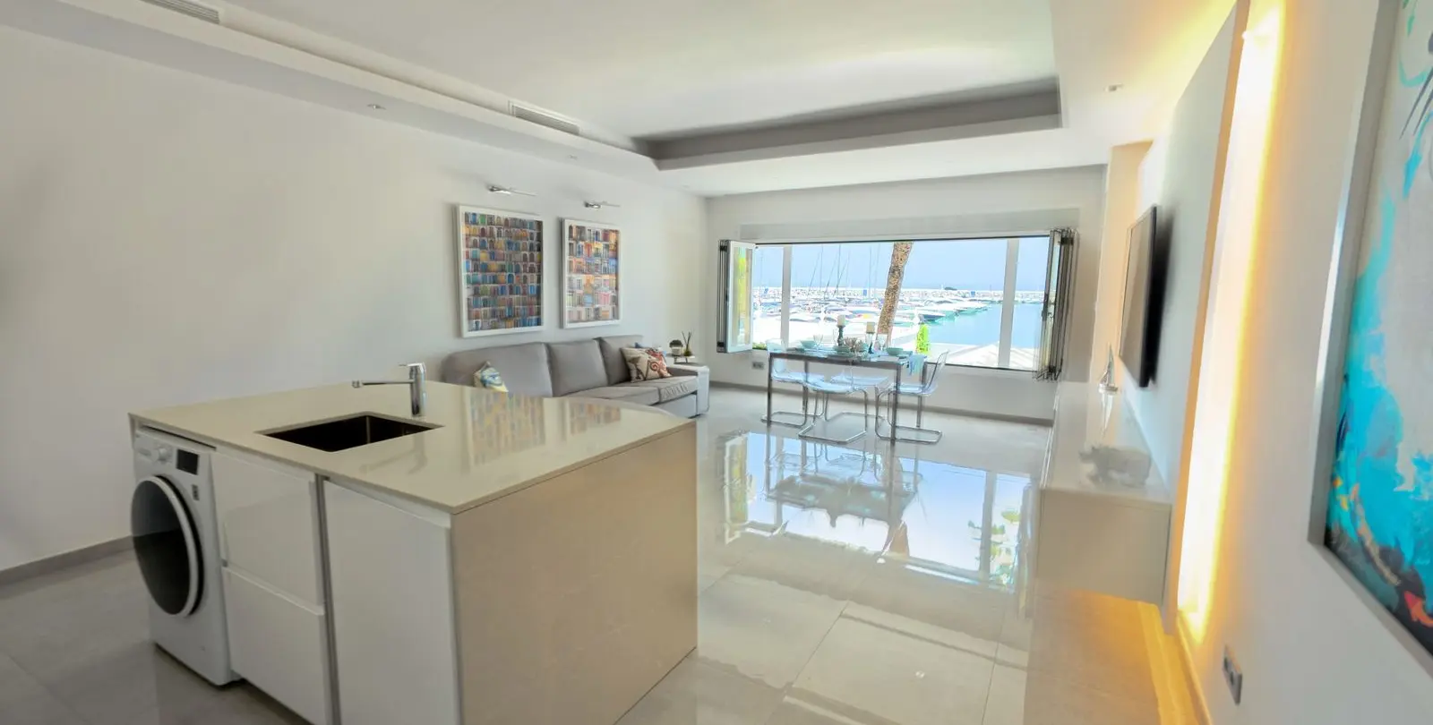 Sale of middle floor apartment in Puerto Banús 4