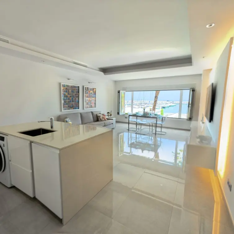Продажа апартаментов на среднем этаже в Puerto Banús