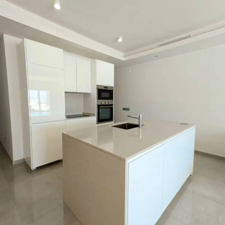 Продажа апартаментов на среднем этаже в Puerto Banús