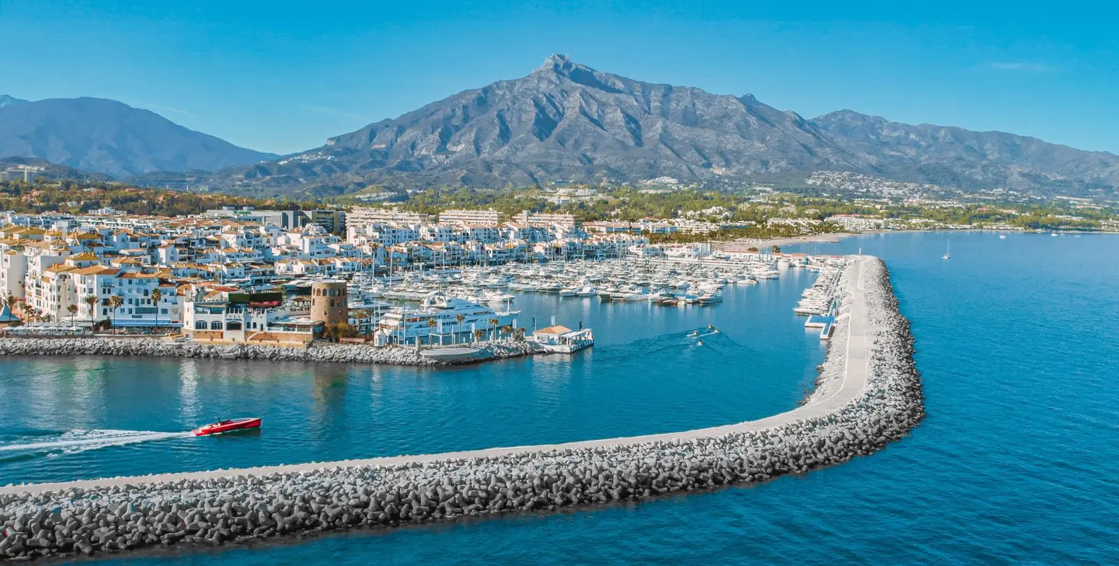 Sale of middle floor apartment in Puerto Banús 14