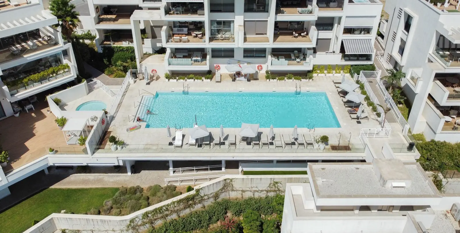 Sale of penthouse in Estepona 1