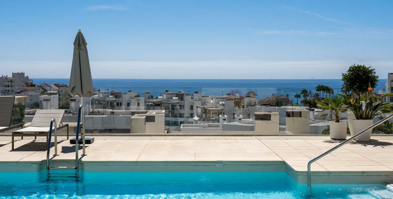 Sale of penthouse in Estepona 3