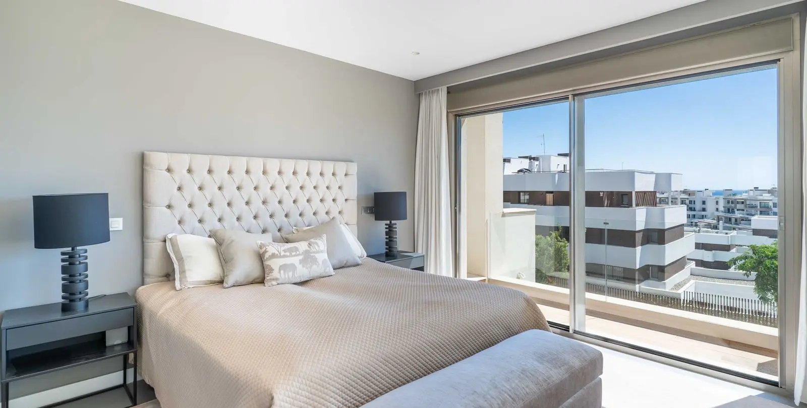 Sale of penthouse in Estepona 11
