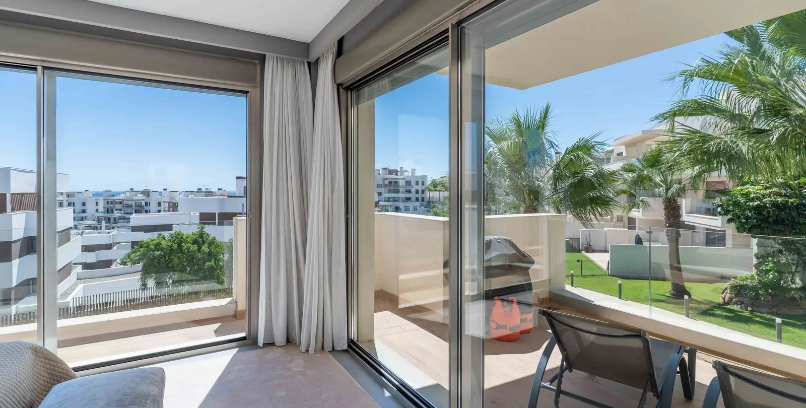 Sale of penthouse in Estepona 12