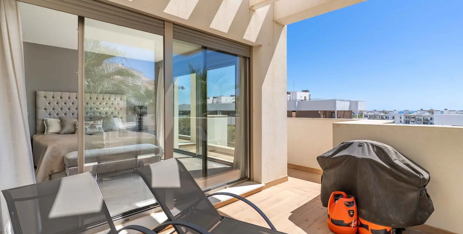 Sale of penthouse in Estepona 14