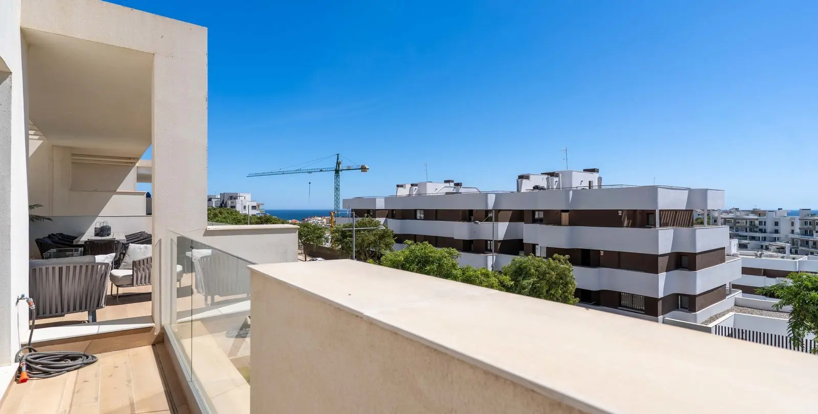 Sale of penthouse in Estepona 15