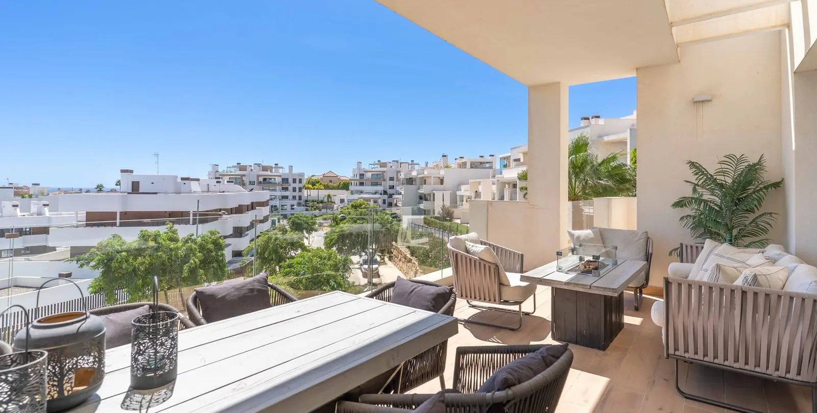Sale of penthouse in Estepona 32