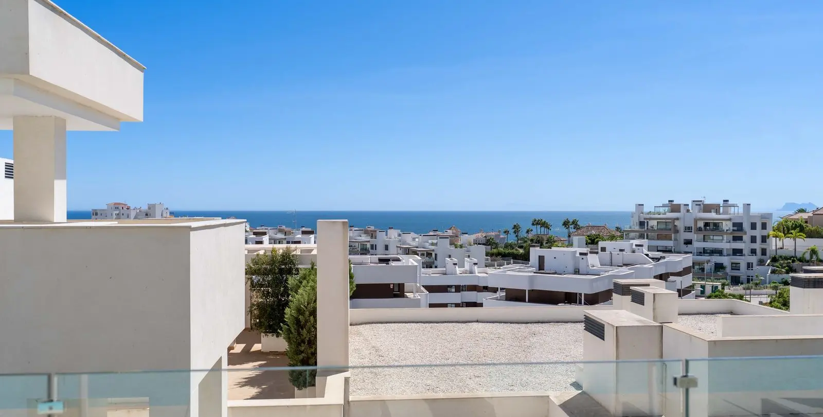 Sale of penthouse in Estepona 39