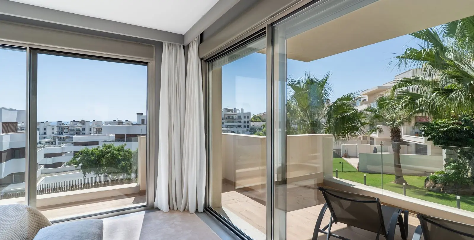 Sale of penthouse in Estepona 42