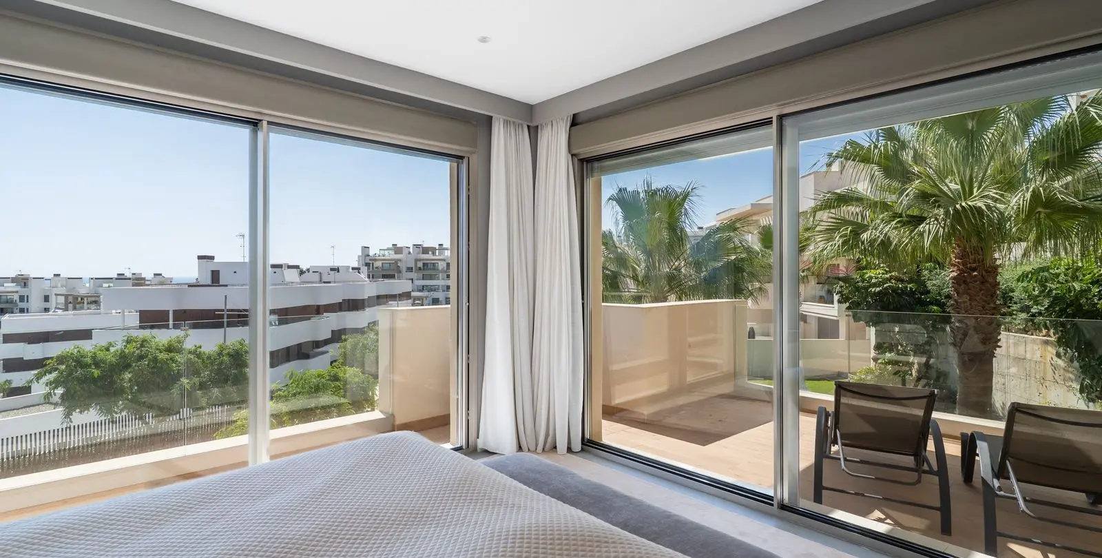 Sale of penthouse in Estepona 43
