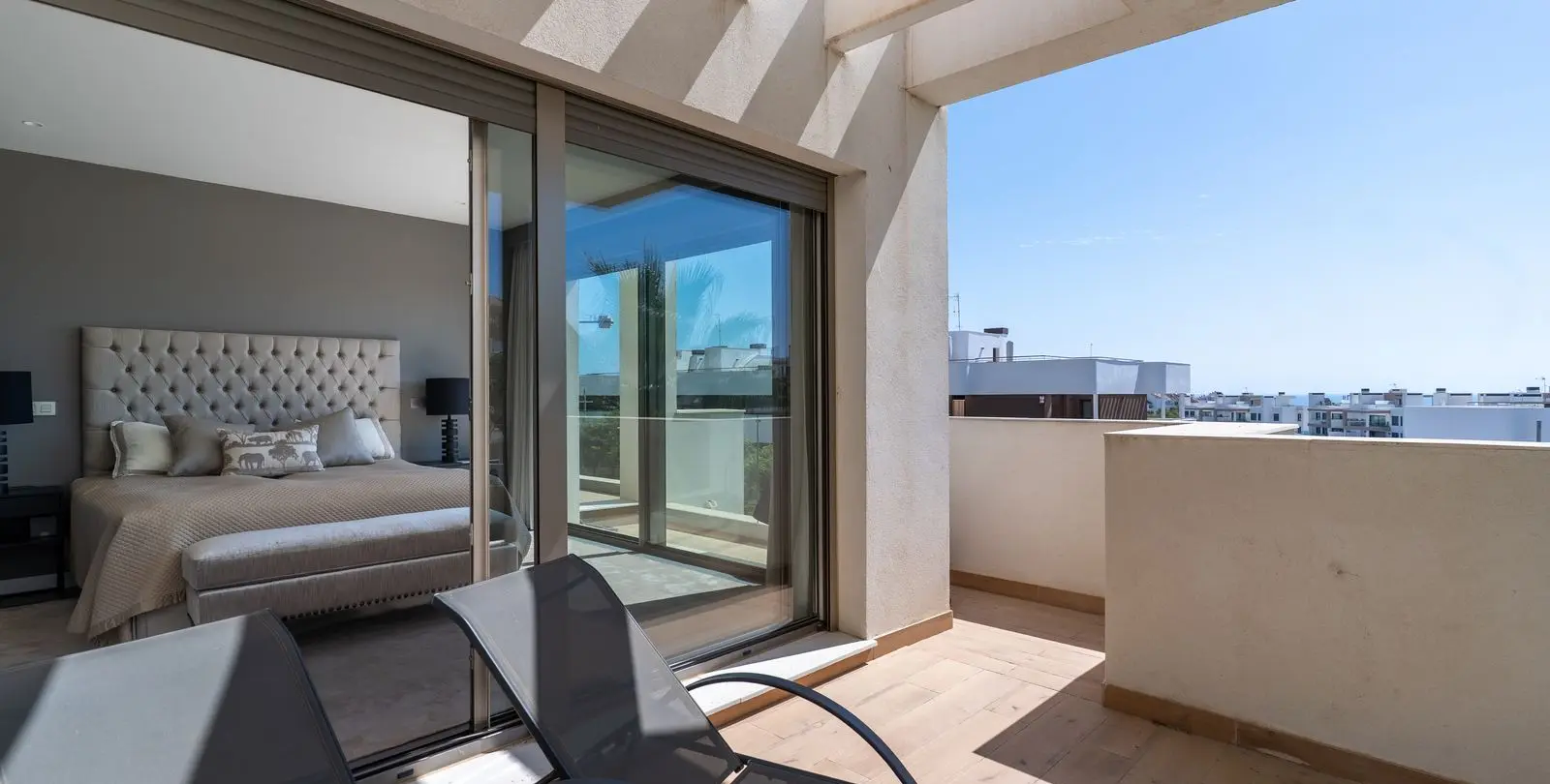 Sale of penthouse in Estepona 44