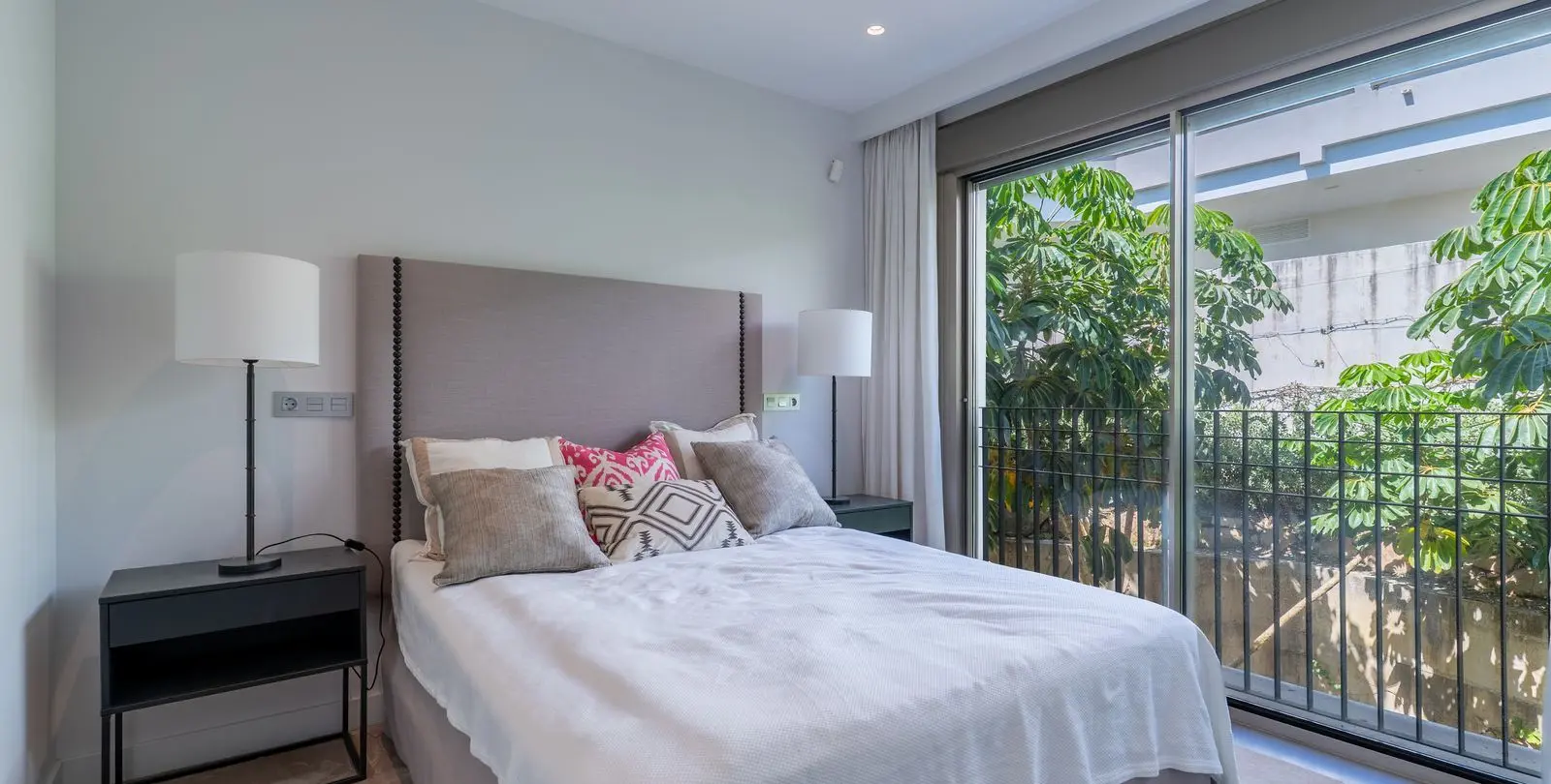 Sale of penthouse in Estepona 47