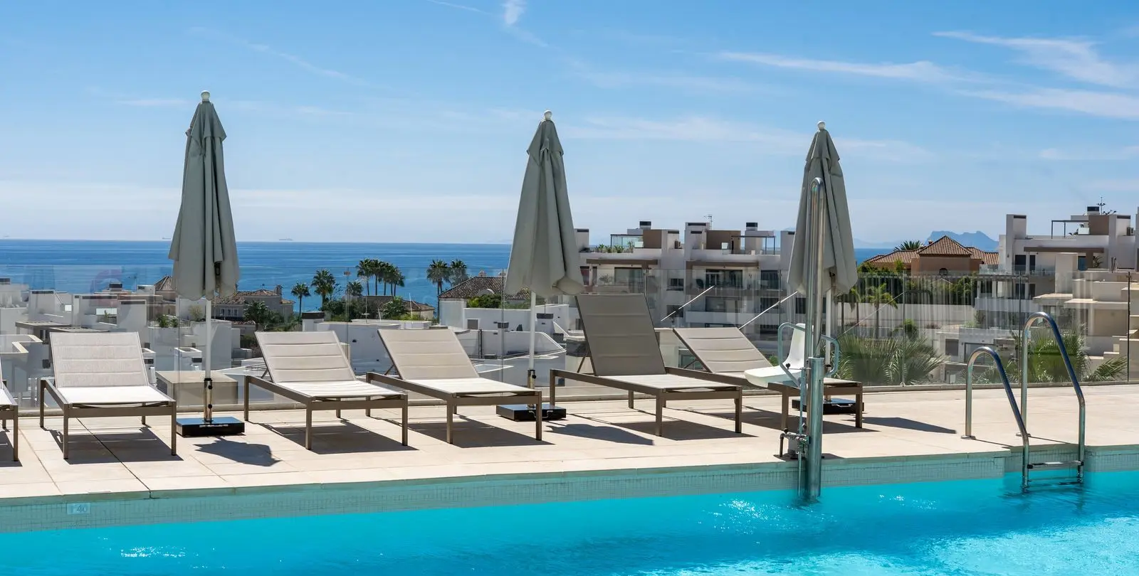 Sale of penthouse in Estepona 54