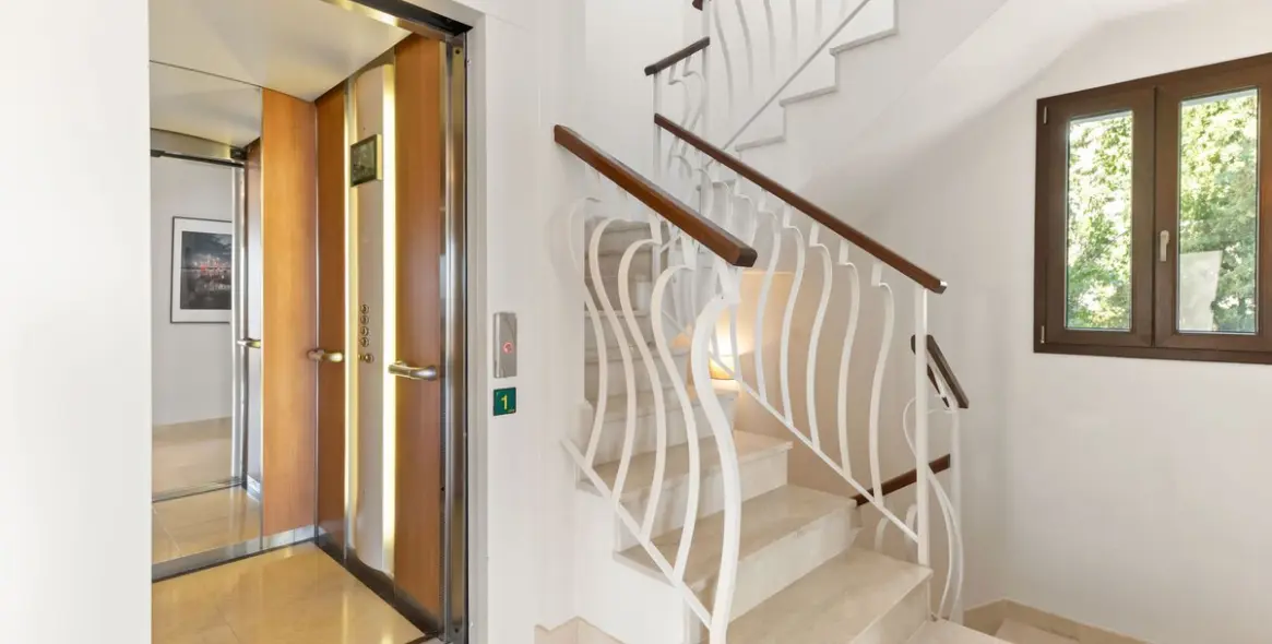 Venta de villa independiente en Benahavís 24