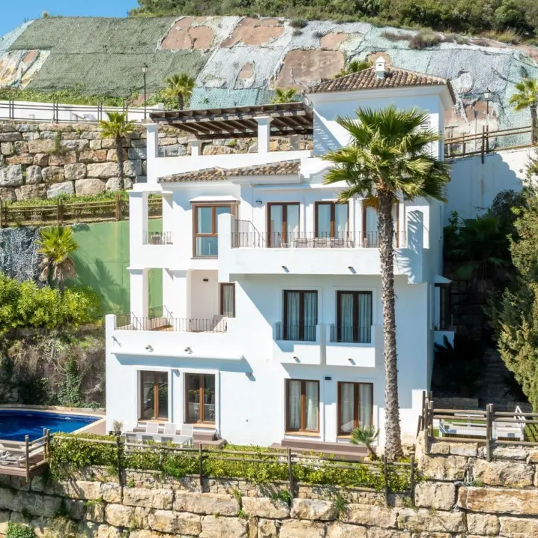 Sale of detached villa in Benahavís