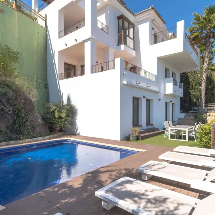 Sale of detached villa in Benahavís