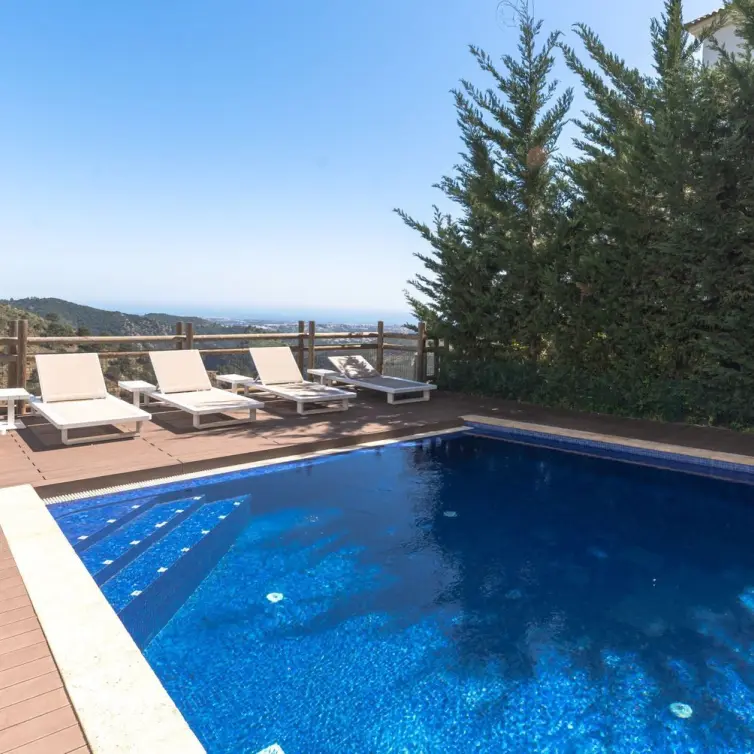 Sale of detached villa in Benahavís